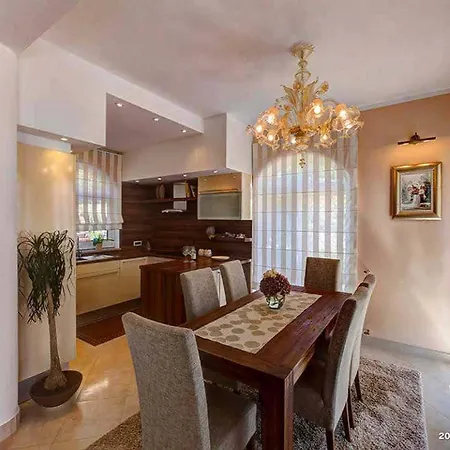 Klara Malinska Apartment *